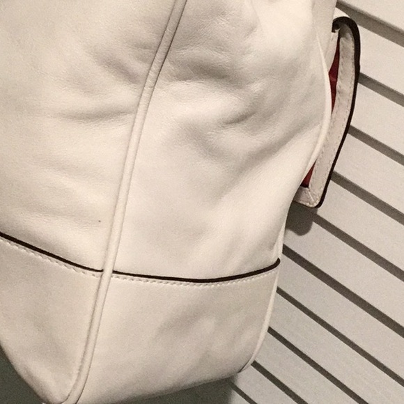 🌻NWOT Coach Large Leather Poppy Tote with large front pocket. - Picture 9 of 16